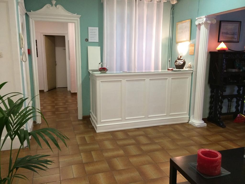 Hostal Valls Barcelona Exterior photo