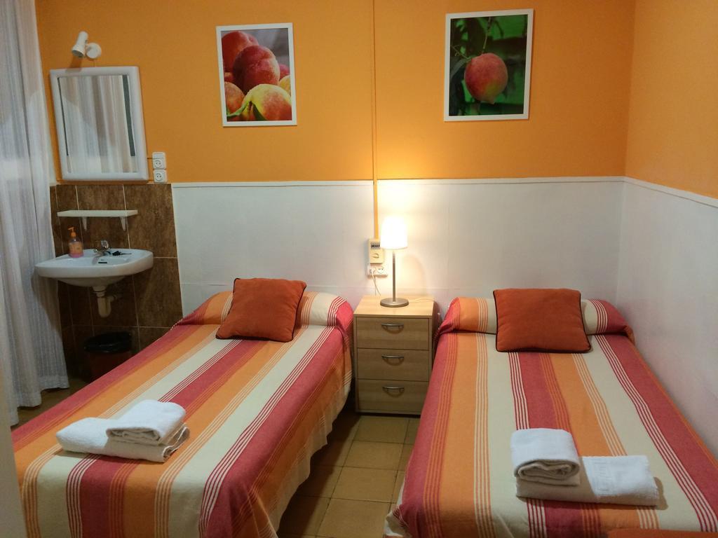Hostal Valls Barcelona Exterior photo