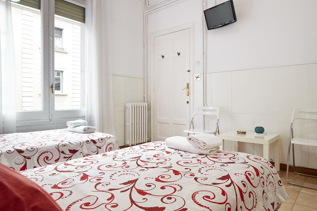 Hostal Valls Barcelona Exterior photo