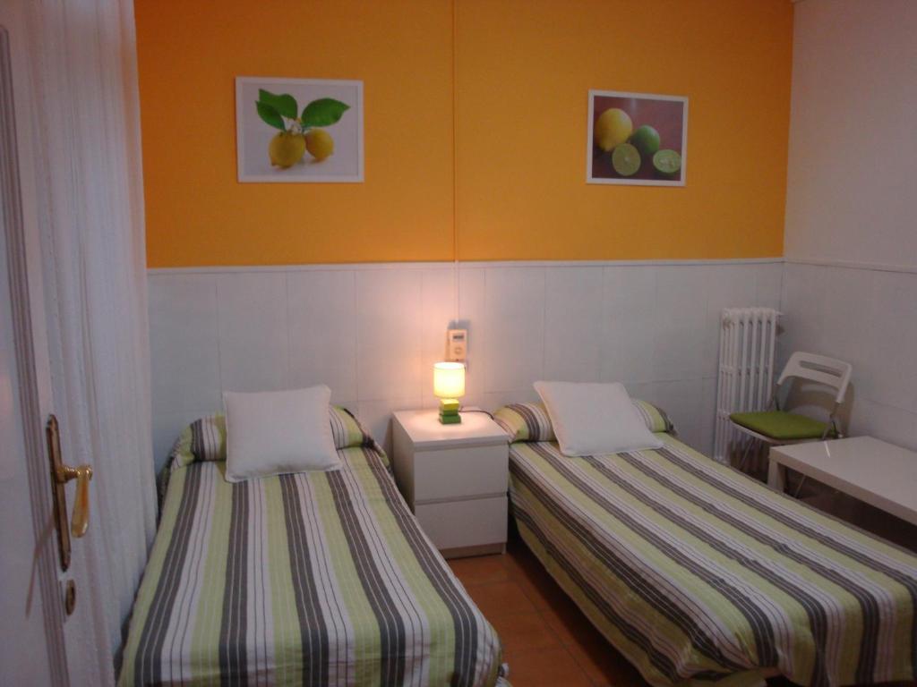 Hostal Valls Barcelona Exterior photo